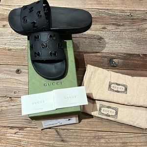 Gucci Women’s Black Rubber GG Slide Sandal size 38 *Authentic*